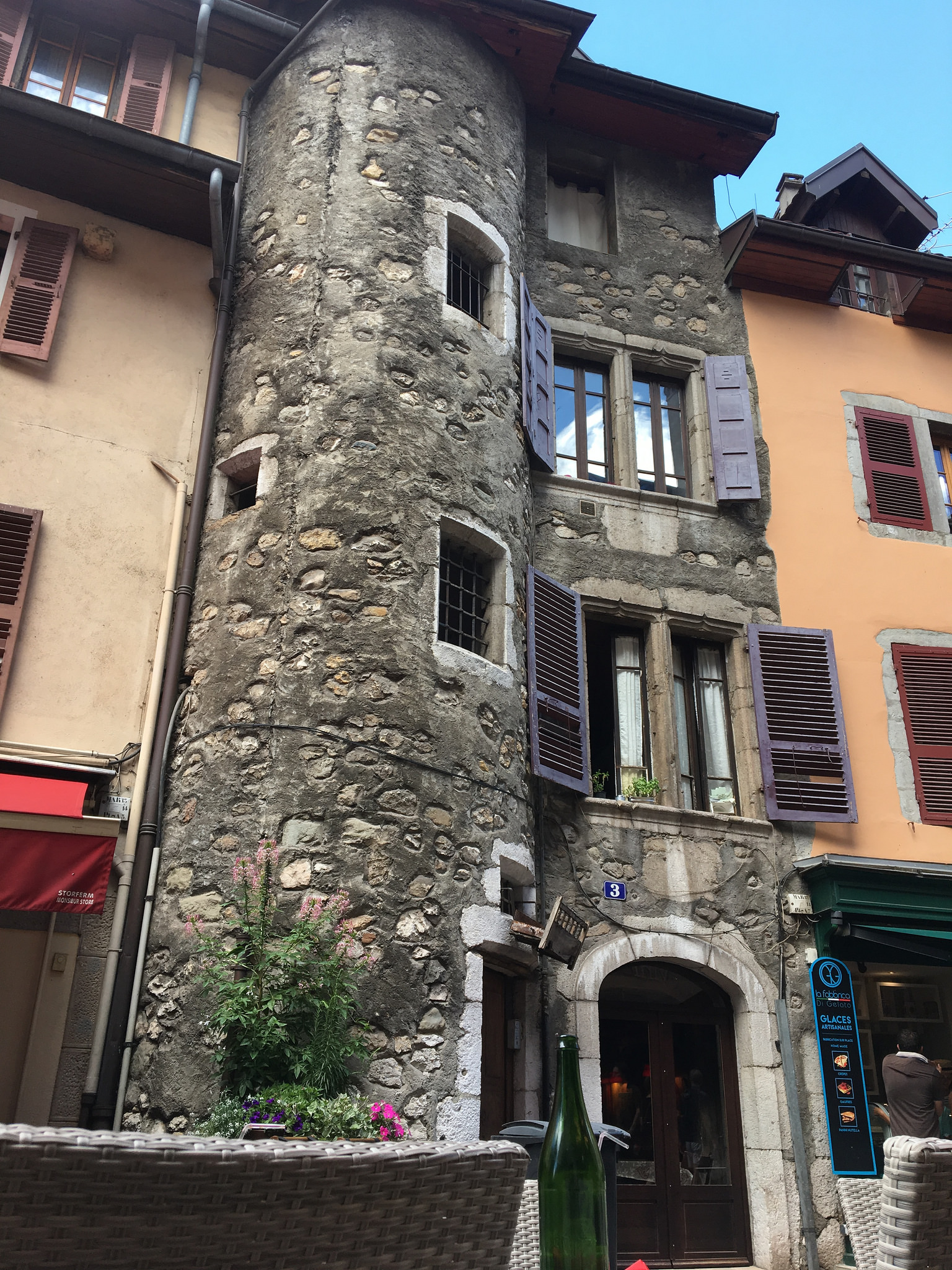annecy old house